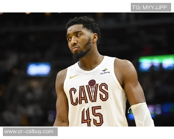 米切尔谈球队表现:在压力下展现应有水平并取得胜利